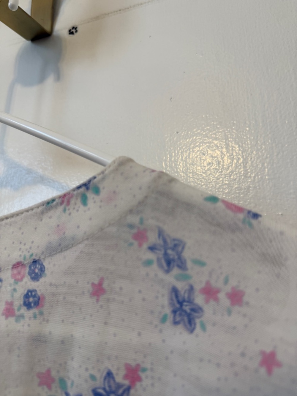 Light Floral Henley Tee in White with Pink & Blue Flowers vintage large - Picture 10 of 10